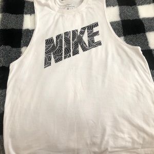 Nike tank like new